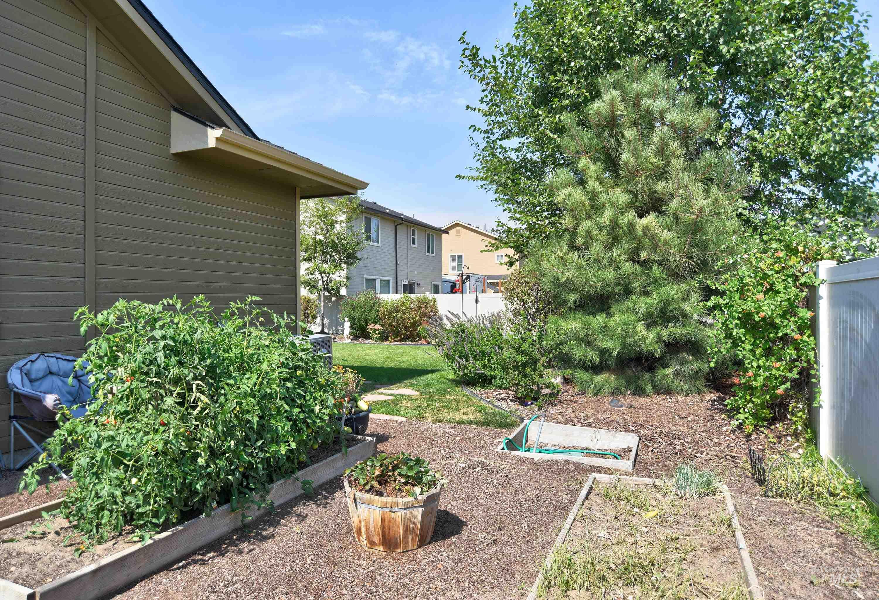 1686 N Ok Corral Way