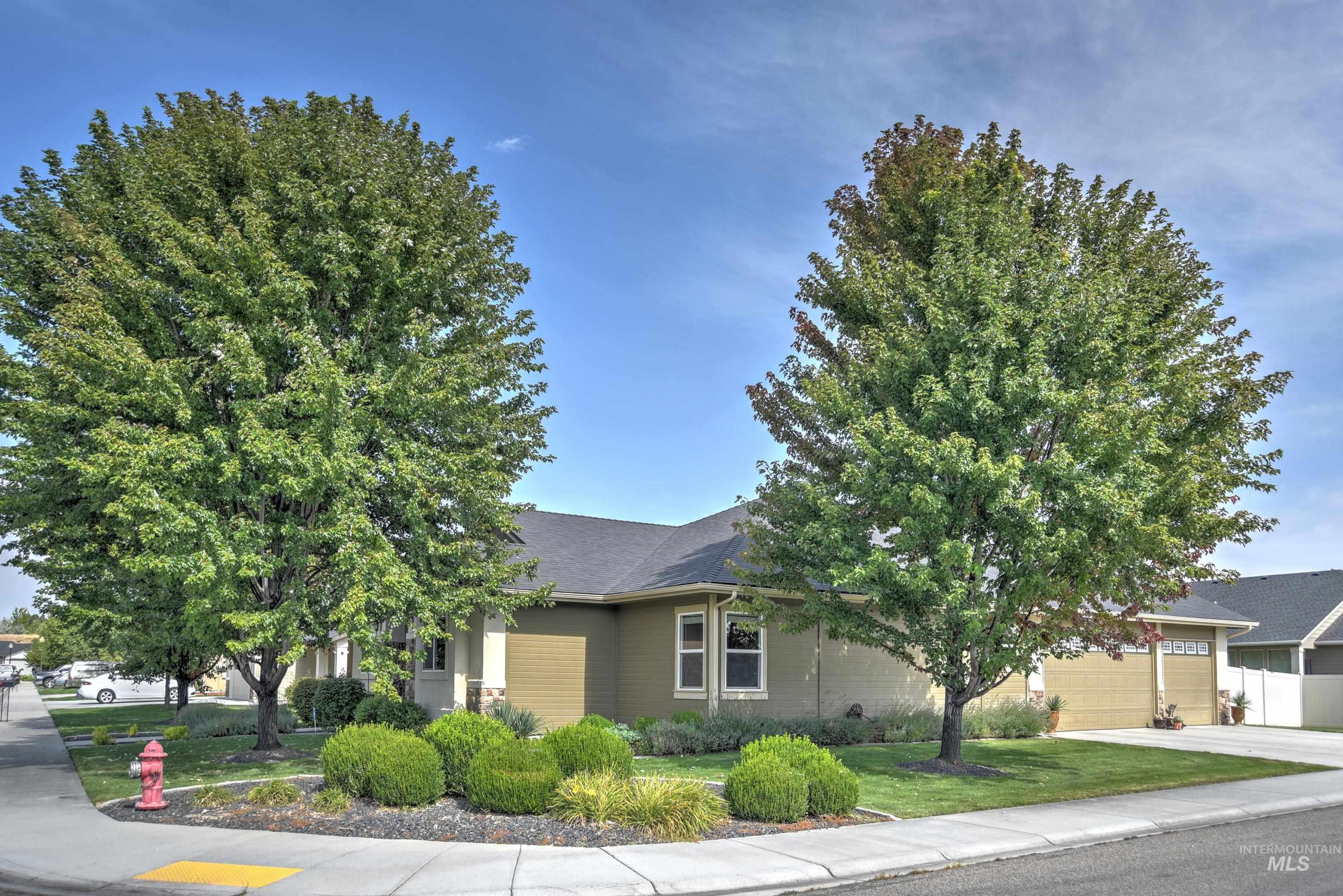 1686 N Ok Corral Way