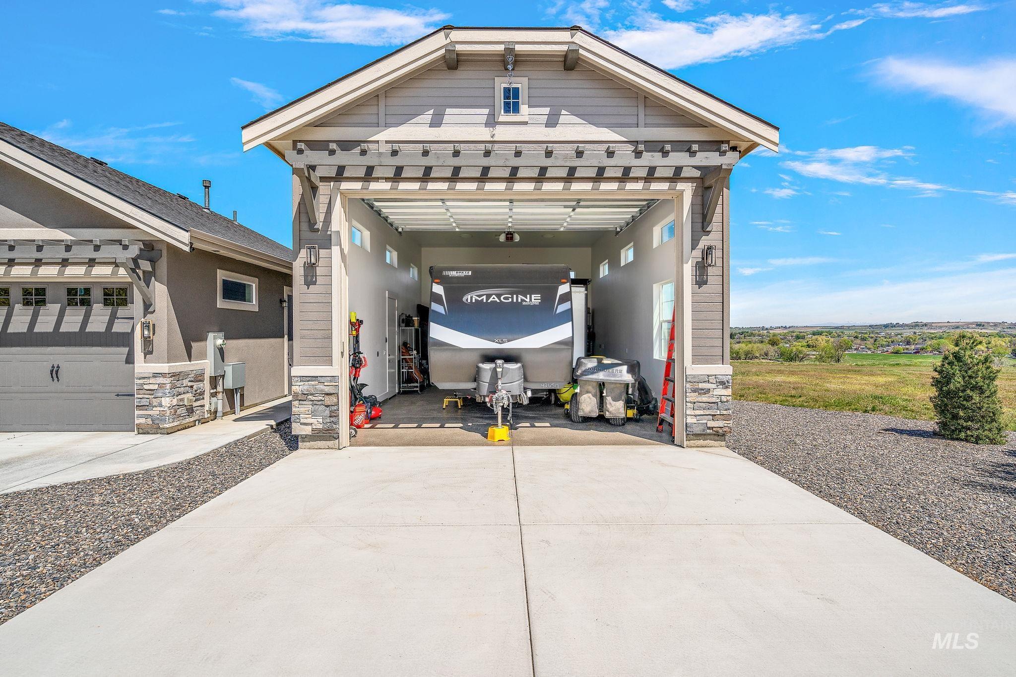 3022 Royal Vista Court