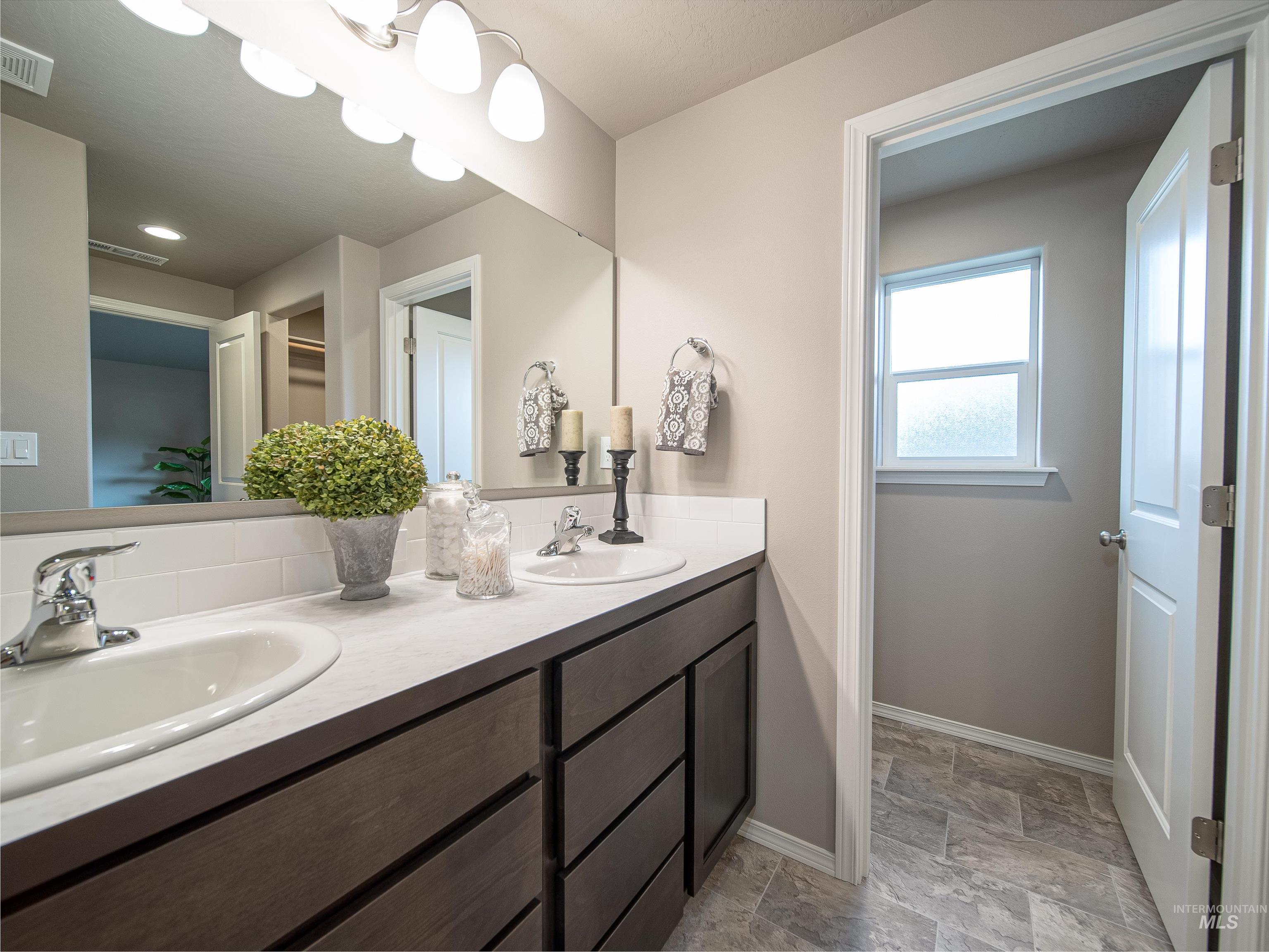 19129 Abington Ave. Unit: 1/1