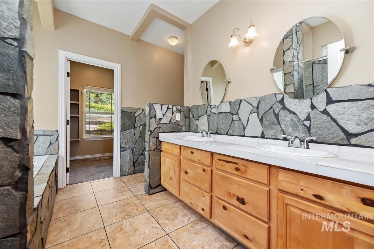 2492 W South Slope Rd