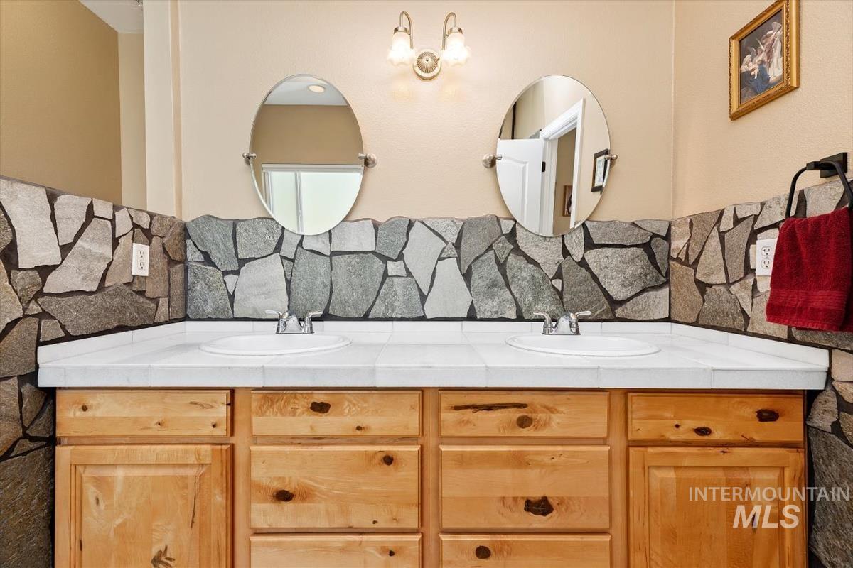 2492 W South Slope Rd