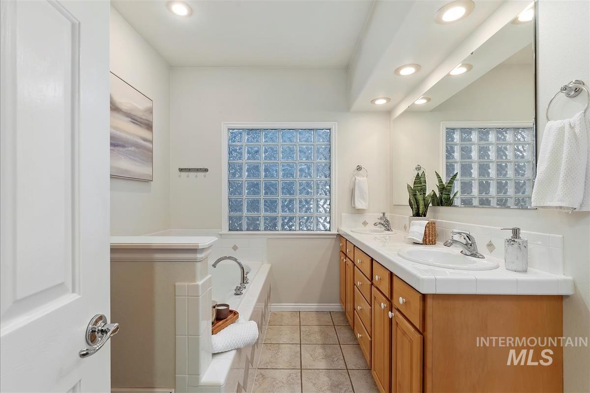 10583 N Sagecrest Pl