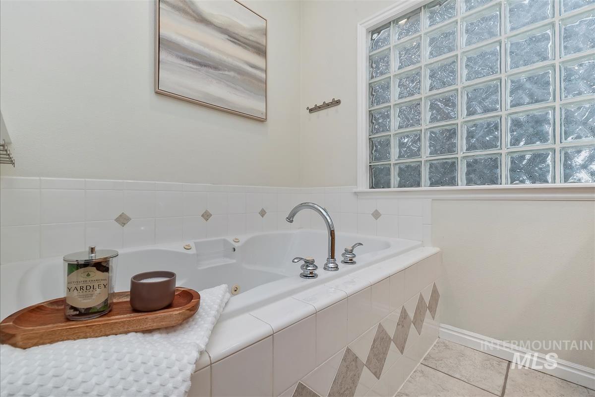 10583 N Sagecrest Pl