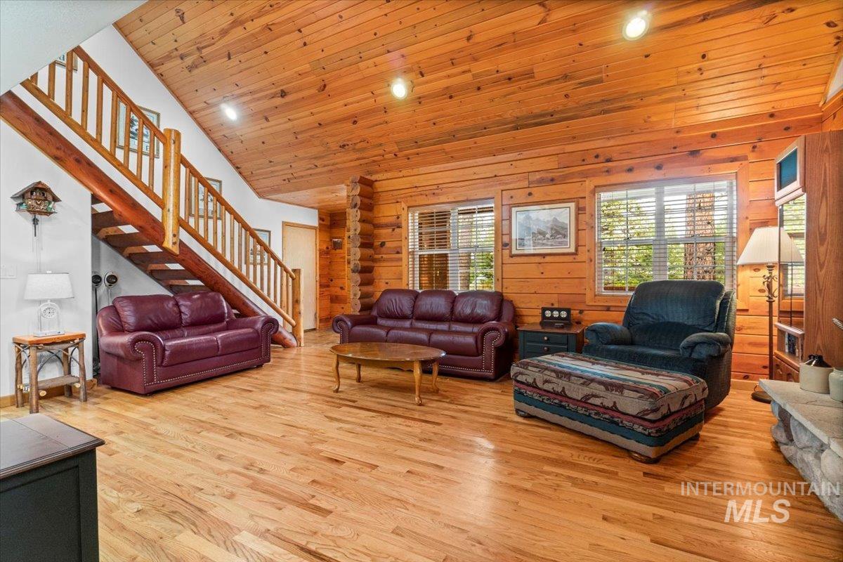 14 Sunrise Dr