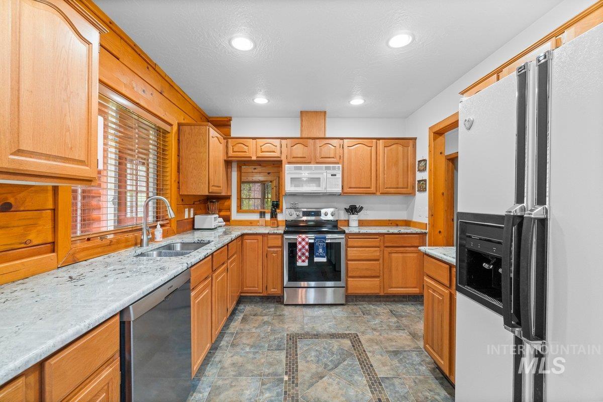 14 Sunrise Dr