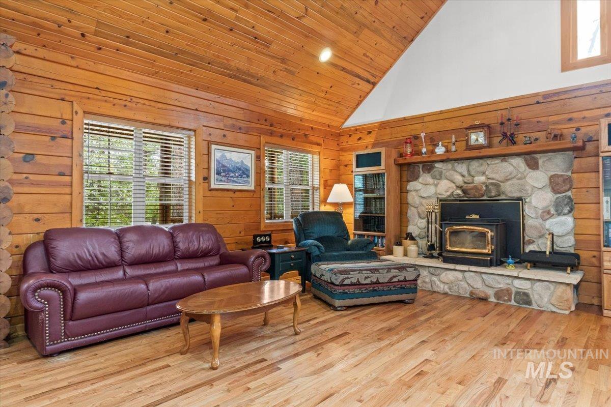 14 Sunrise Dr
