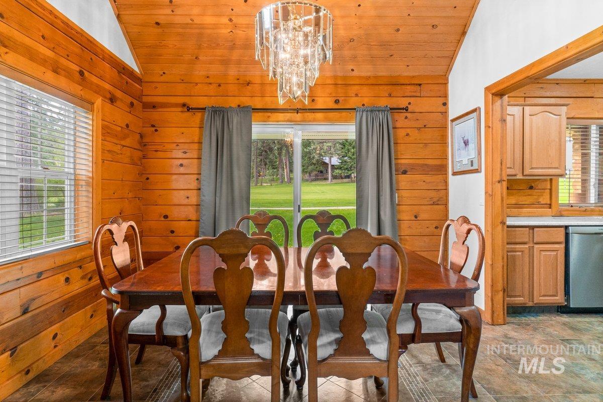 14 Sunrise Dr