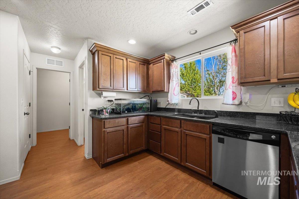 120 E Willow Creek Dr