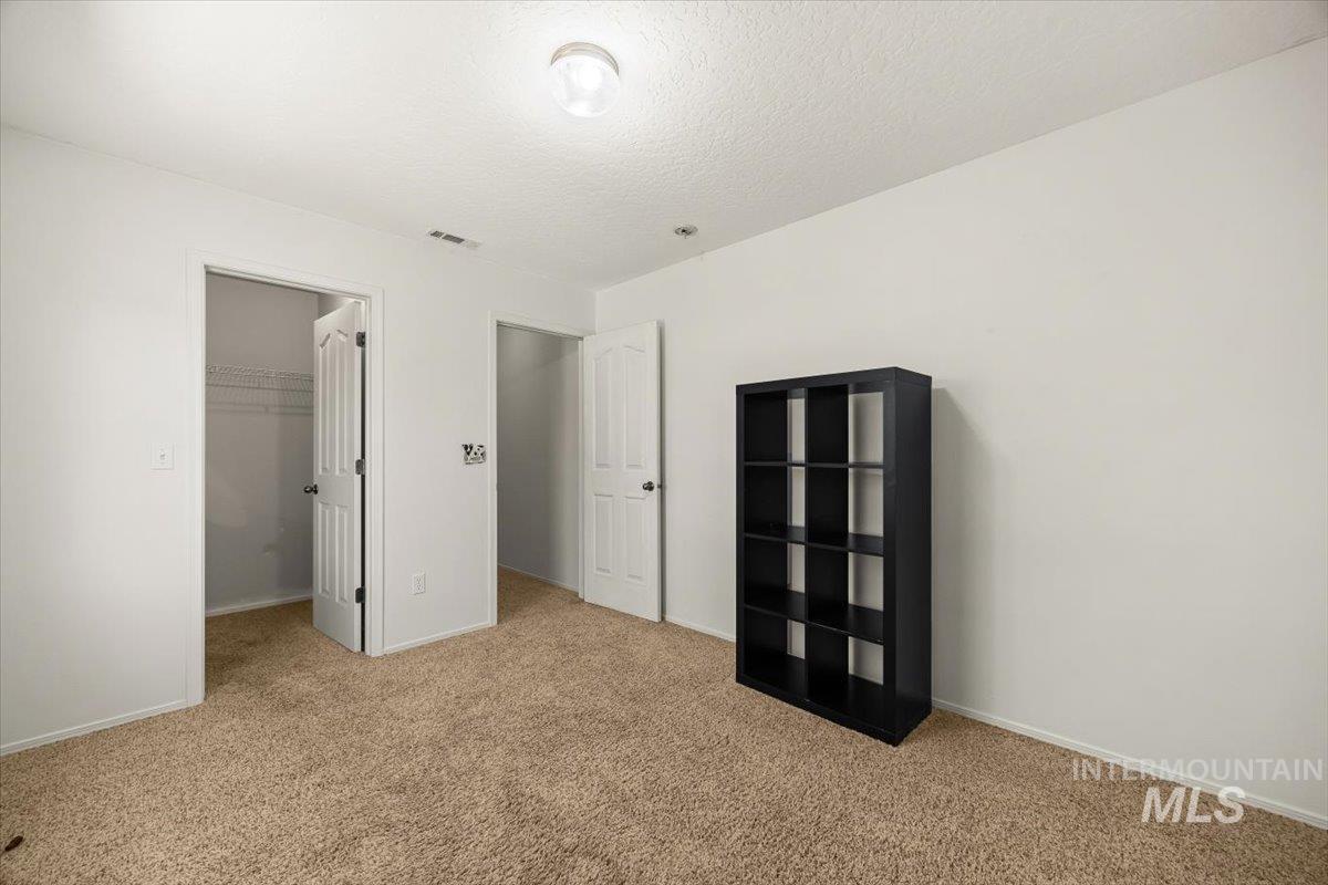 120 E Willow Creek Dr