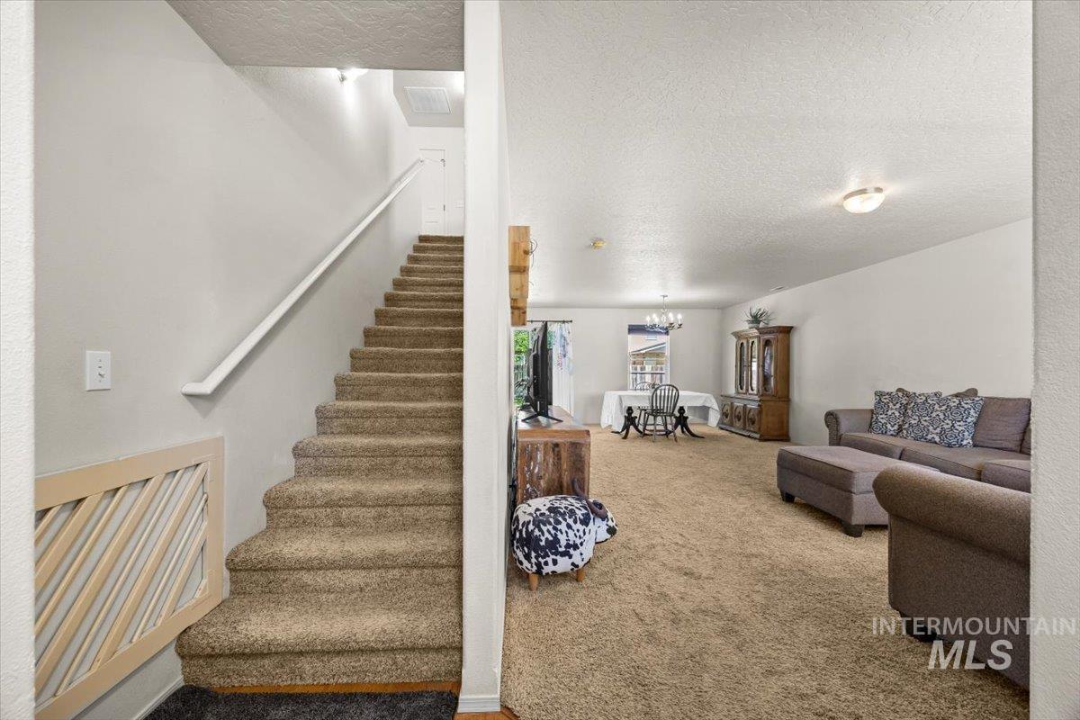 120 E Willow Creek Dr