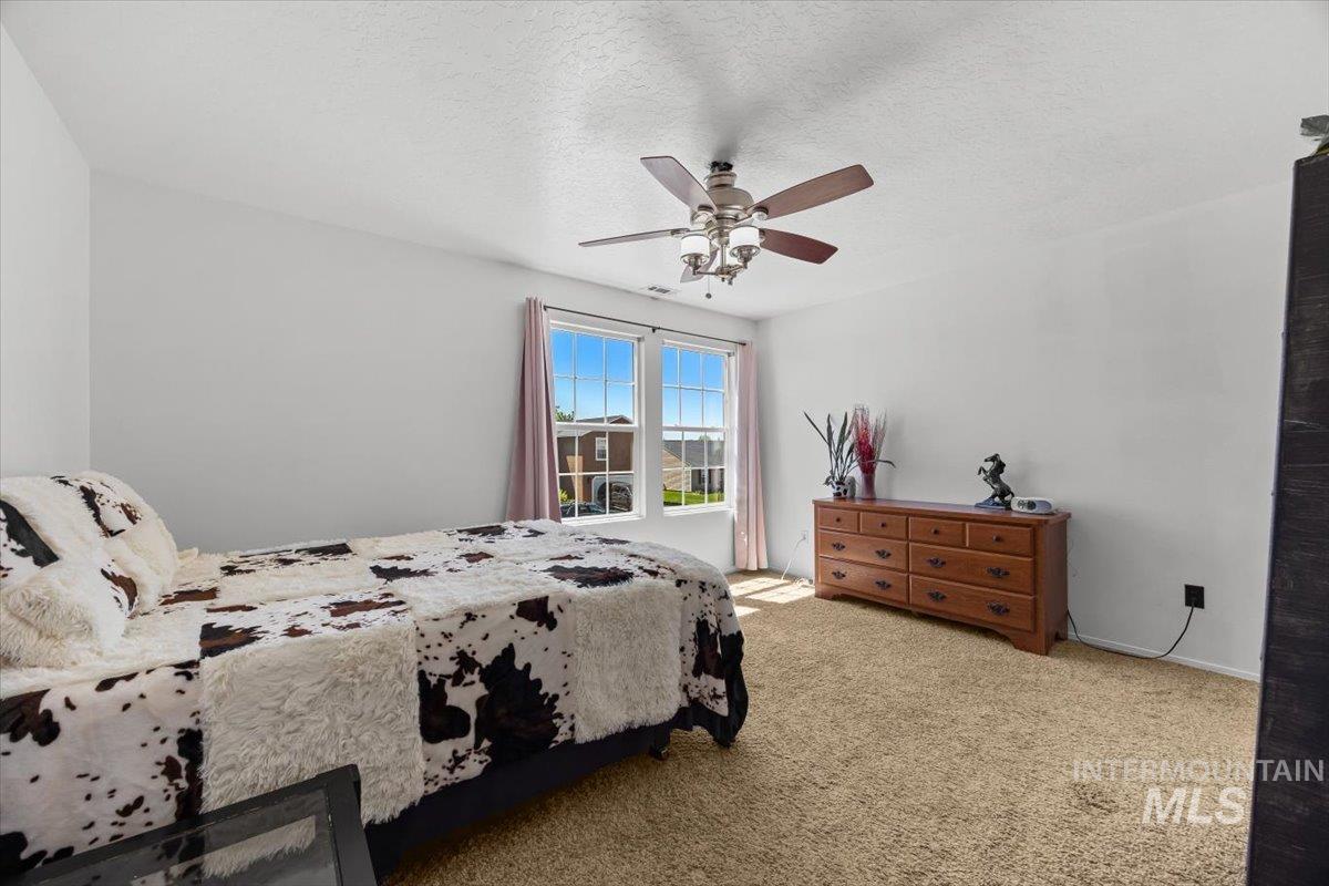 120 E Willow Creek Dr