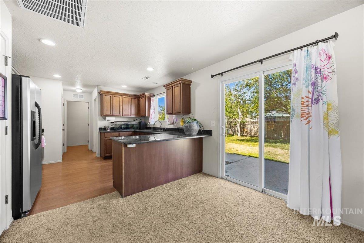 120 E Willow Creek Dr