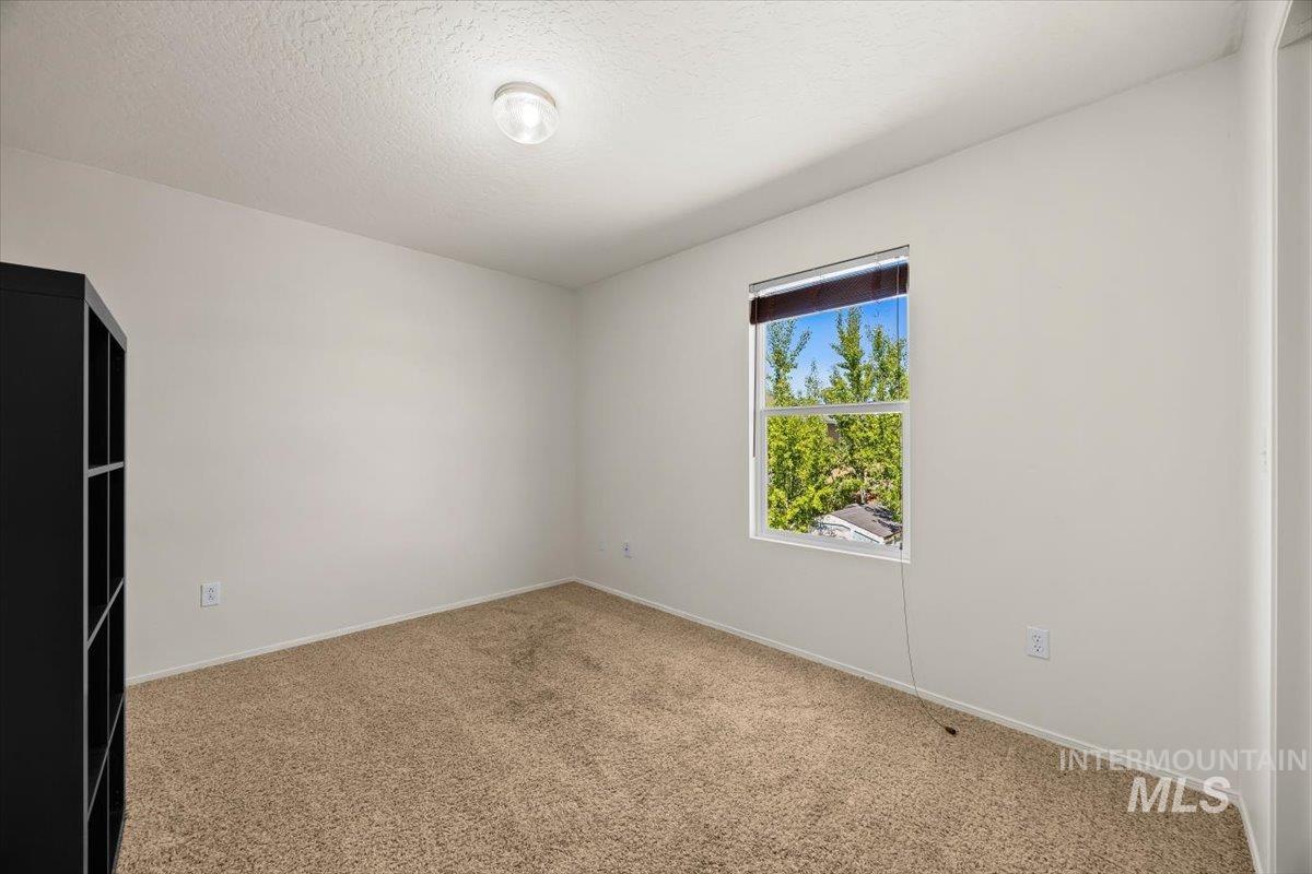 120 E Willow Creek Dr