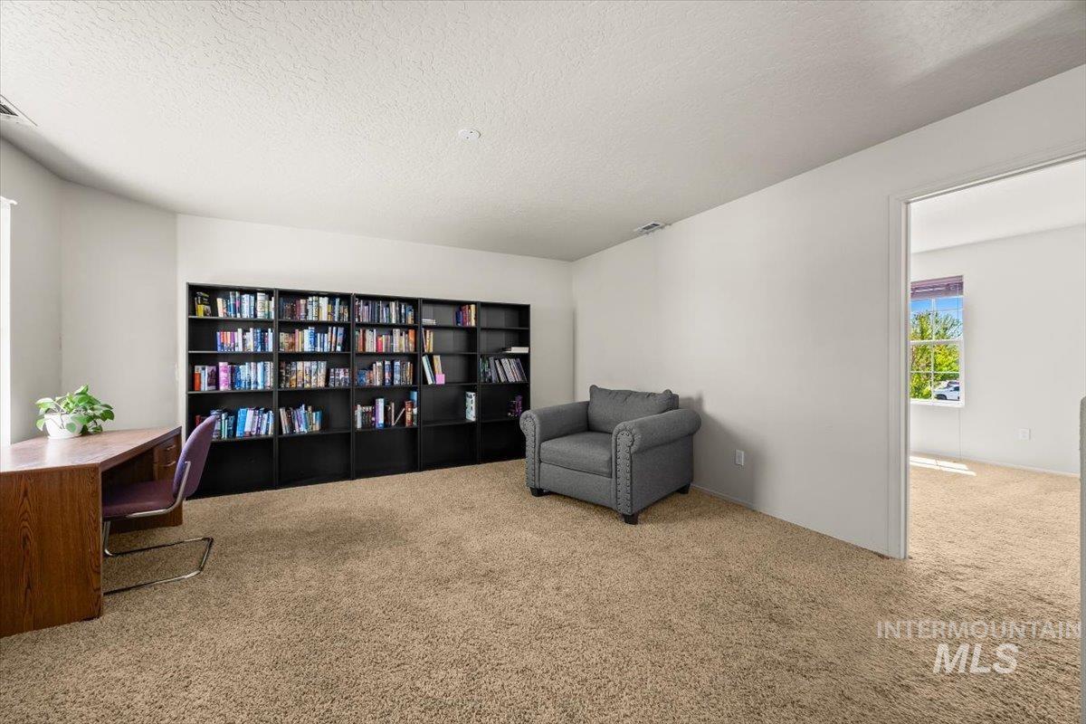 120 E Willow Creek Dr