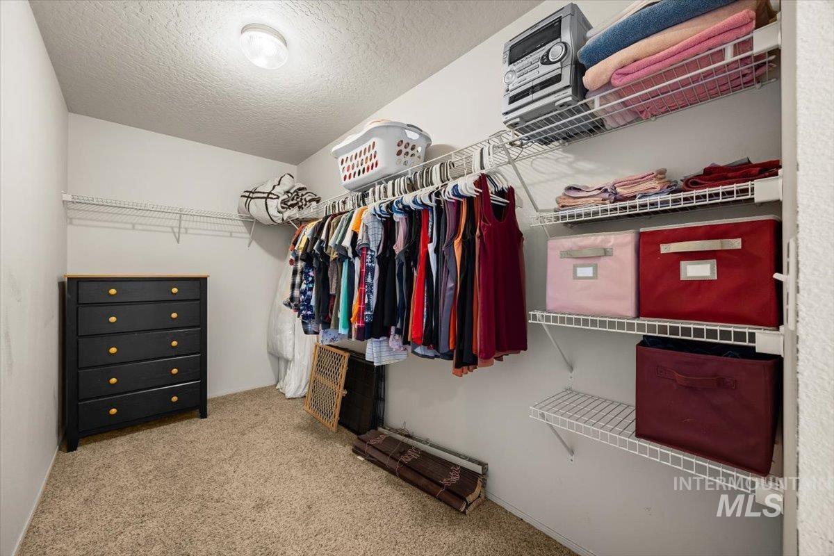 120 E Willow Creek Dr