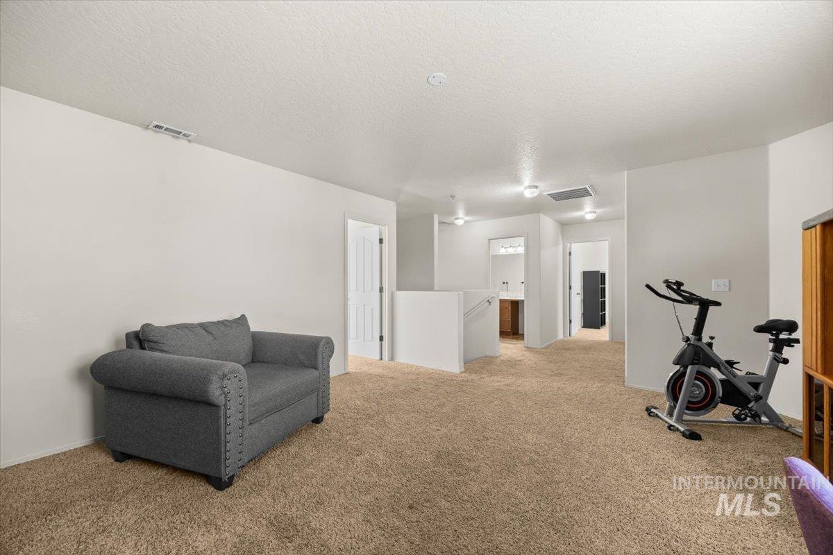 120 E Willow Creek Dr