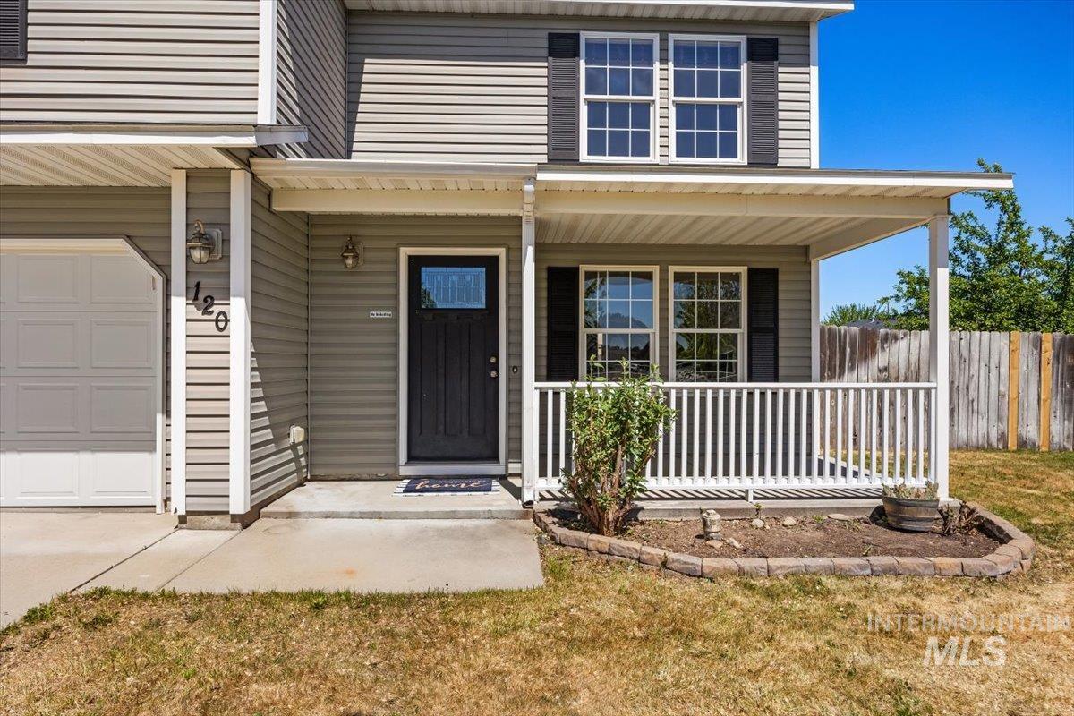 120 E Willow Creek Dr