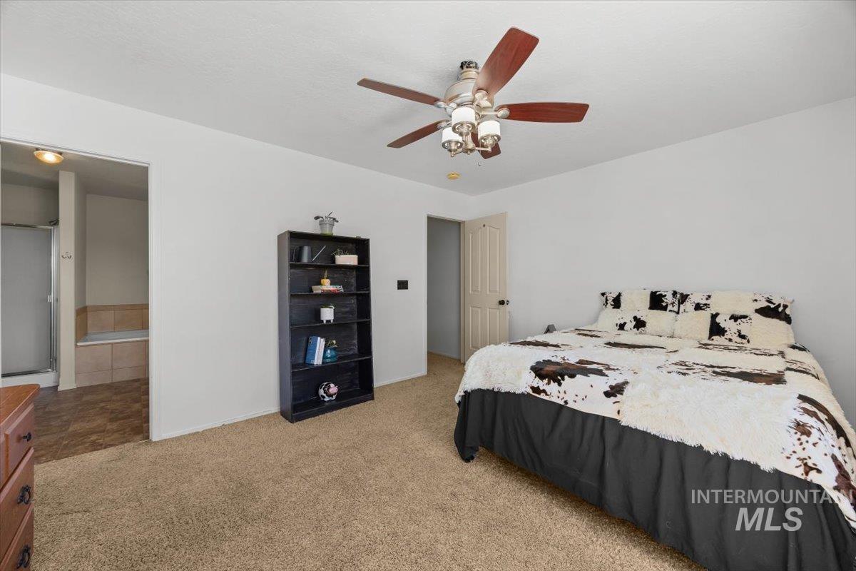 120 E Willow Creek Dr