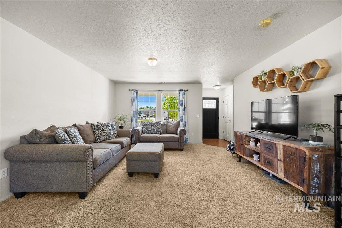 120 E Willow Creek Dr