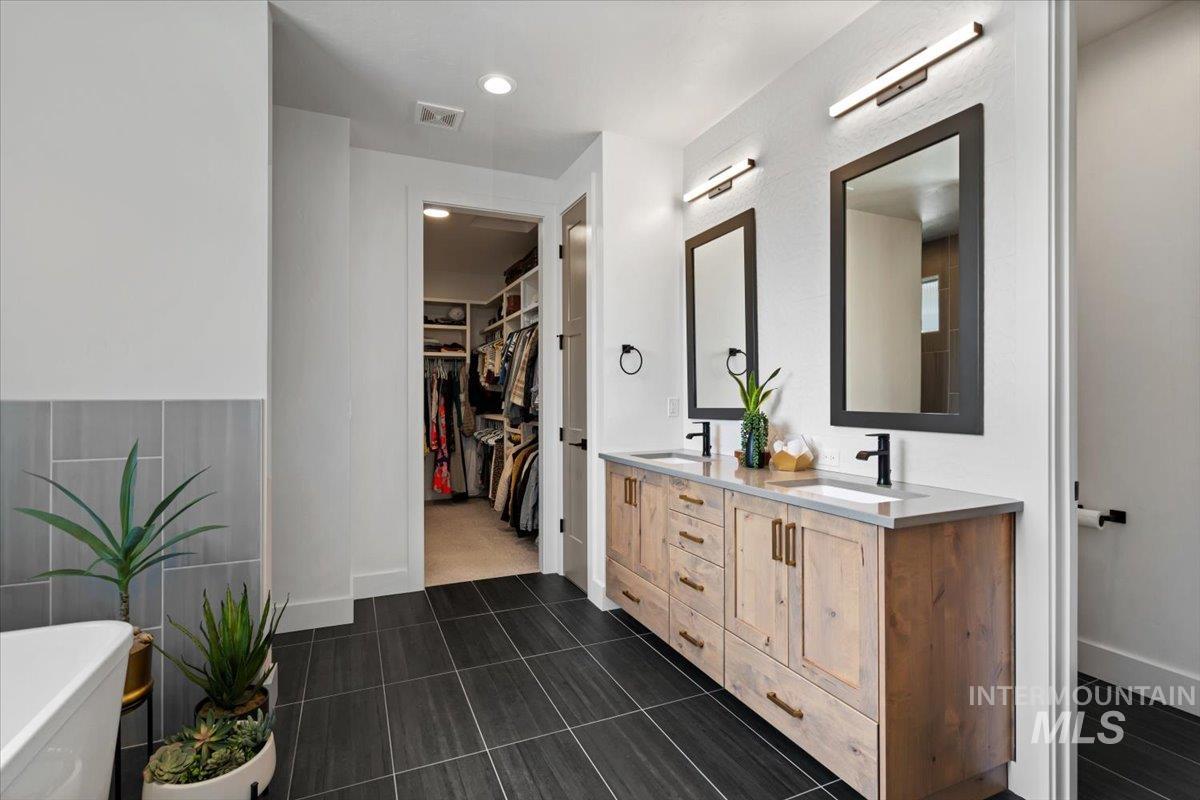 11450 W Threadgrass St