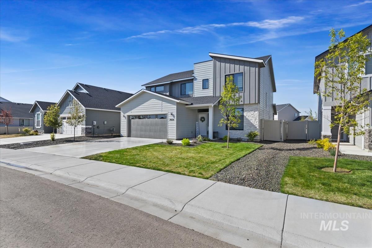 7004 W Grand Rapids Dr