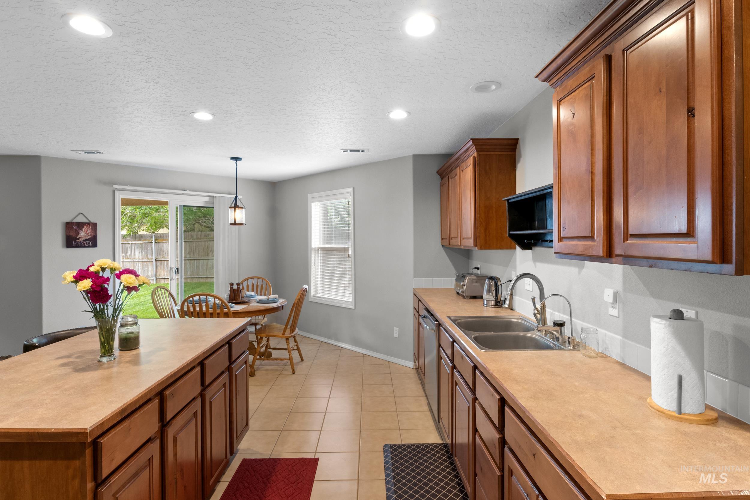 9143 W Alderberry Dr