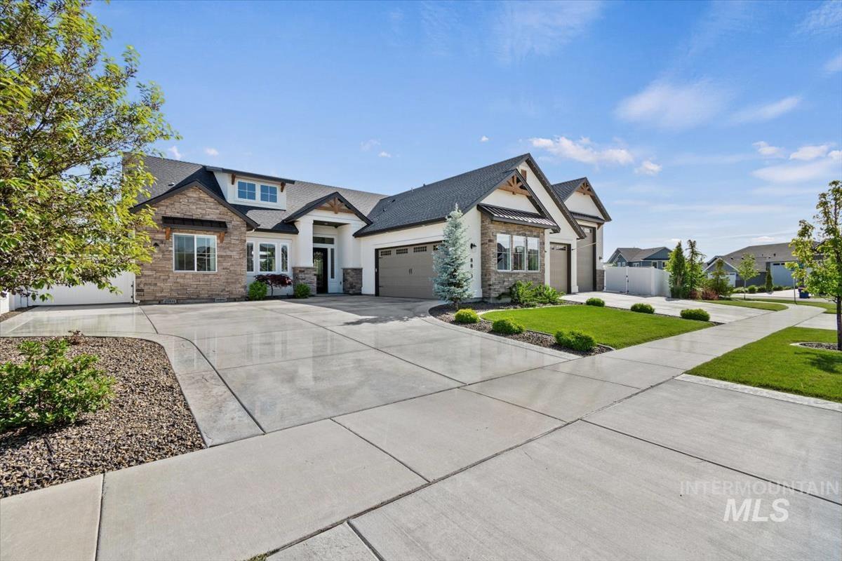 8833 W Fawn Brook St