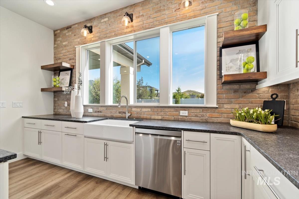 8833 W Fawn Brook St