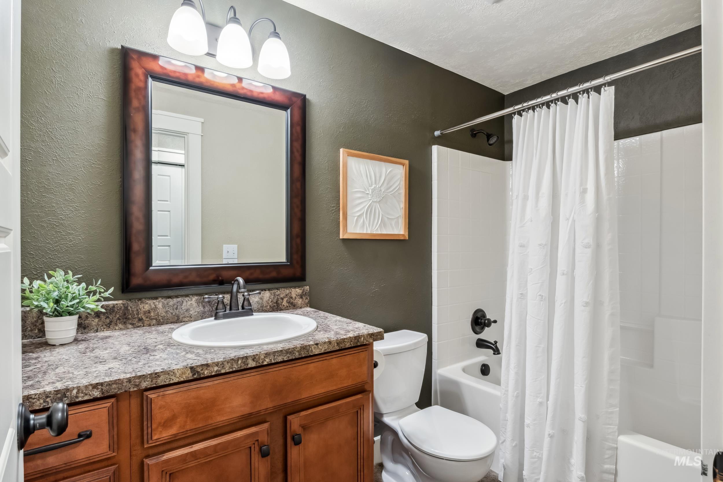 810 N Eagle Hills Way