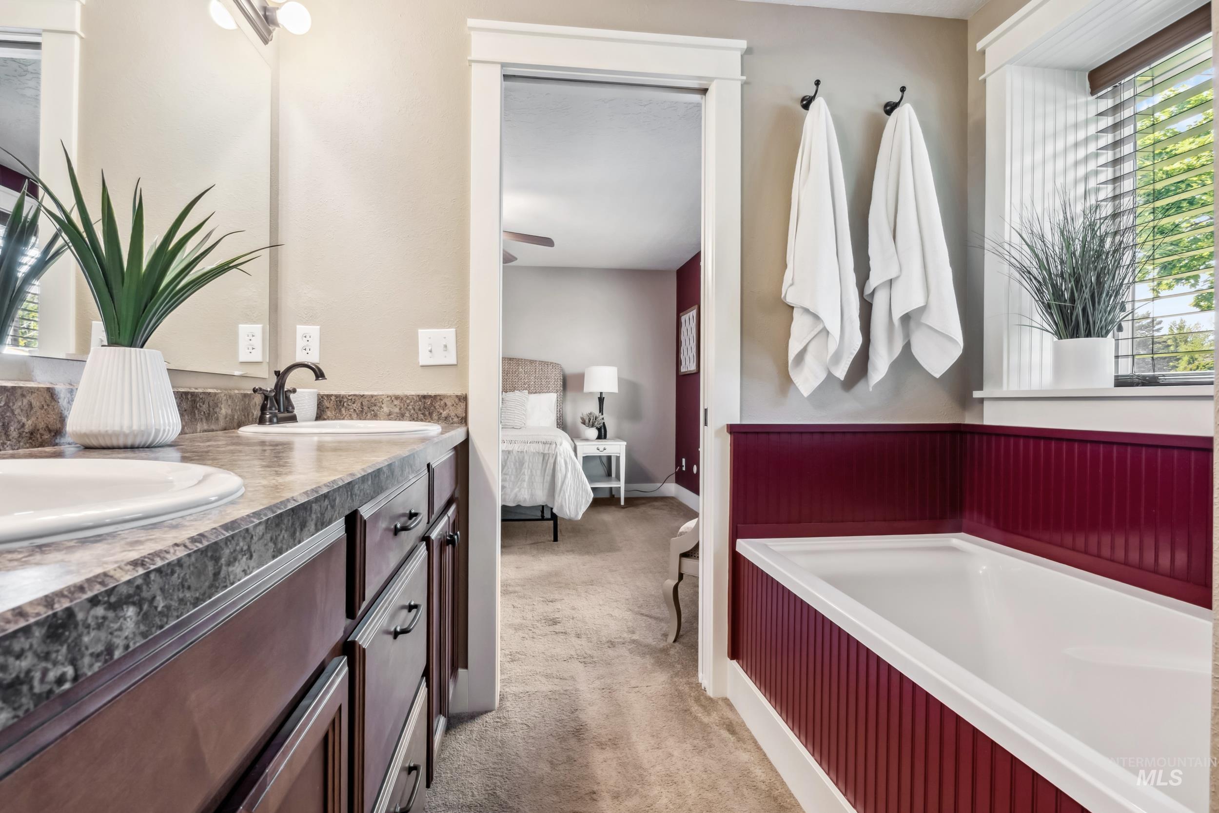 810 N Eagle Hills Way