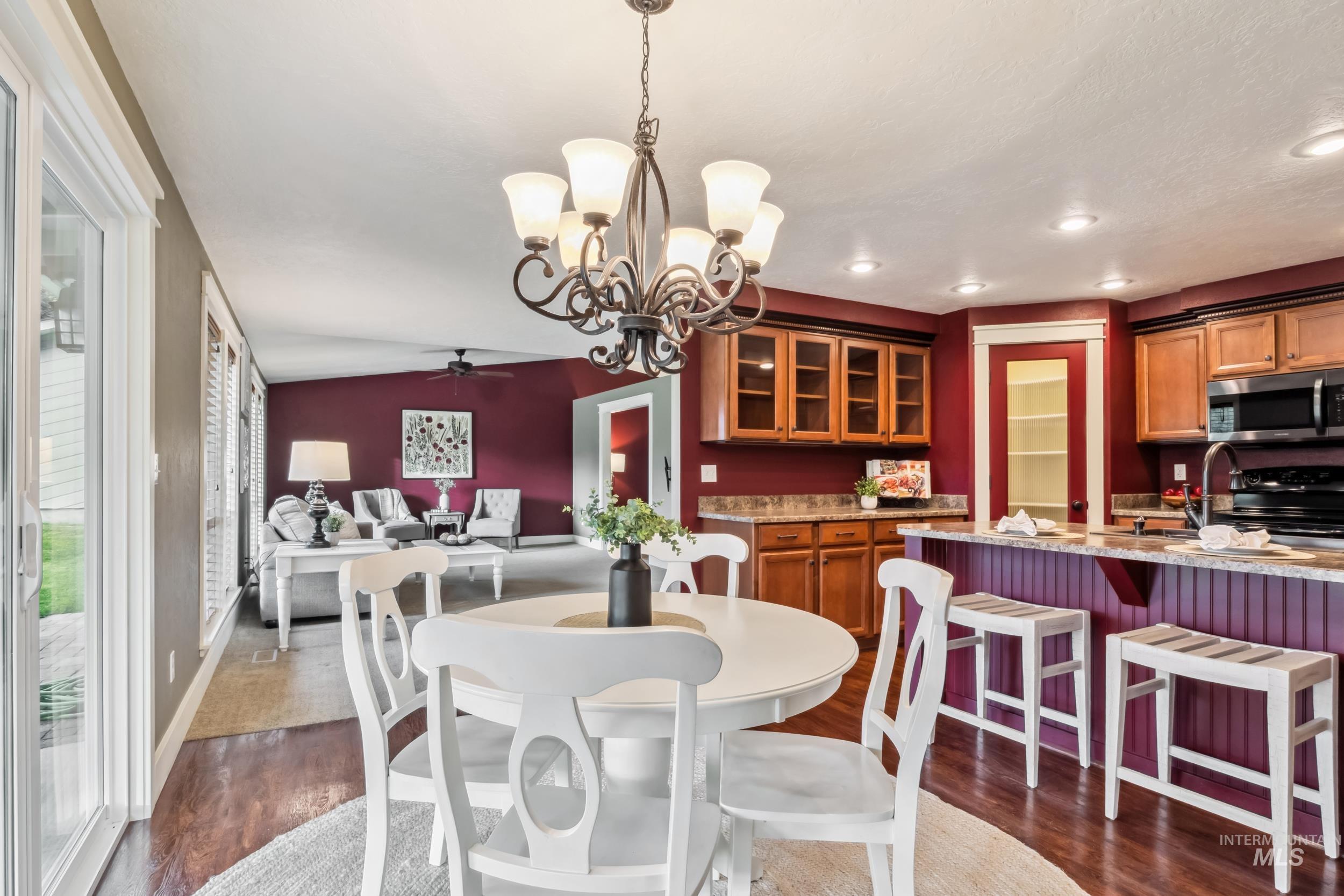 810 N Eagle Hills Way