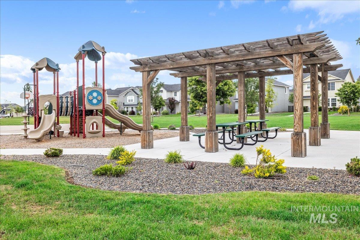 5144 W W Grand Rapids Dr