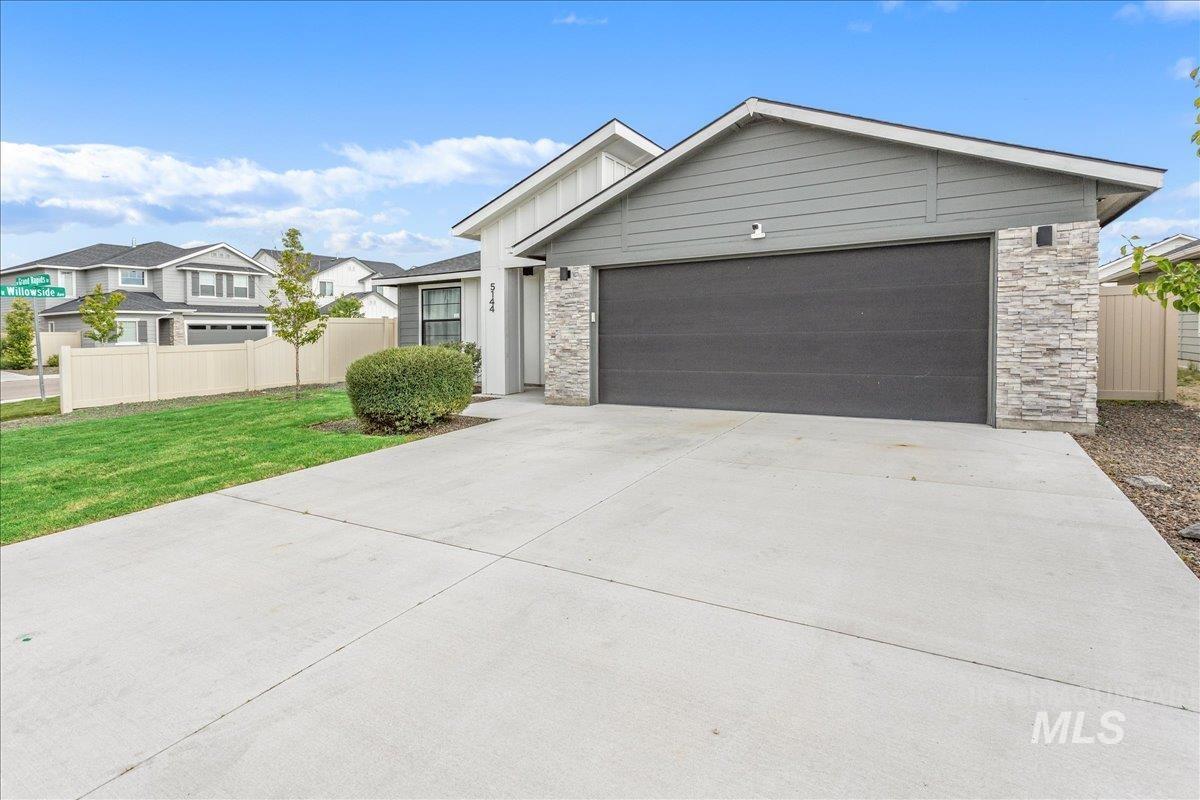 5144 W W Grand Rapids Dr