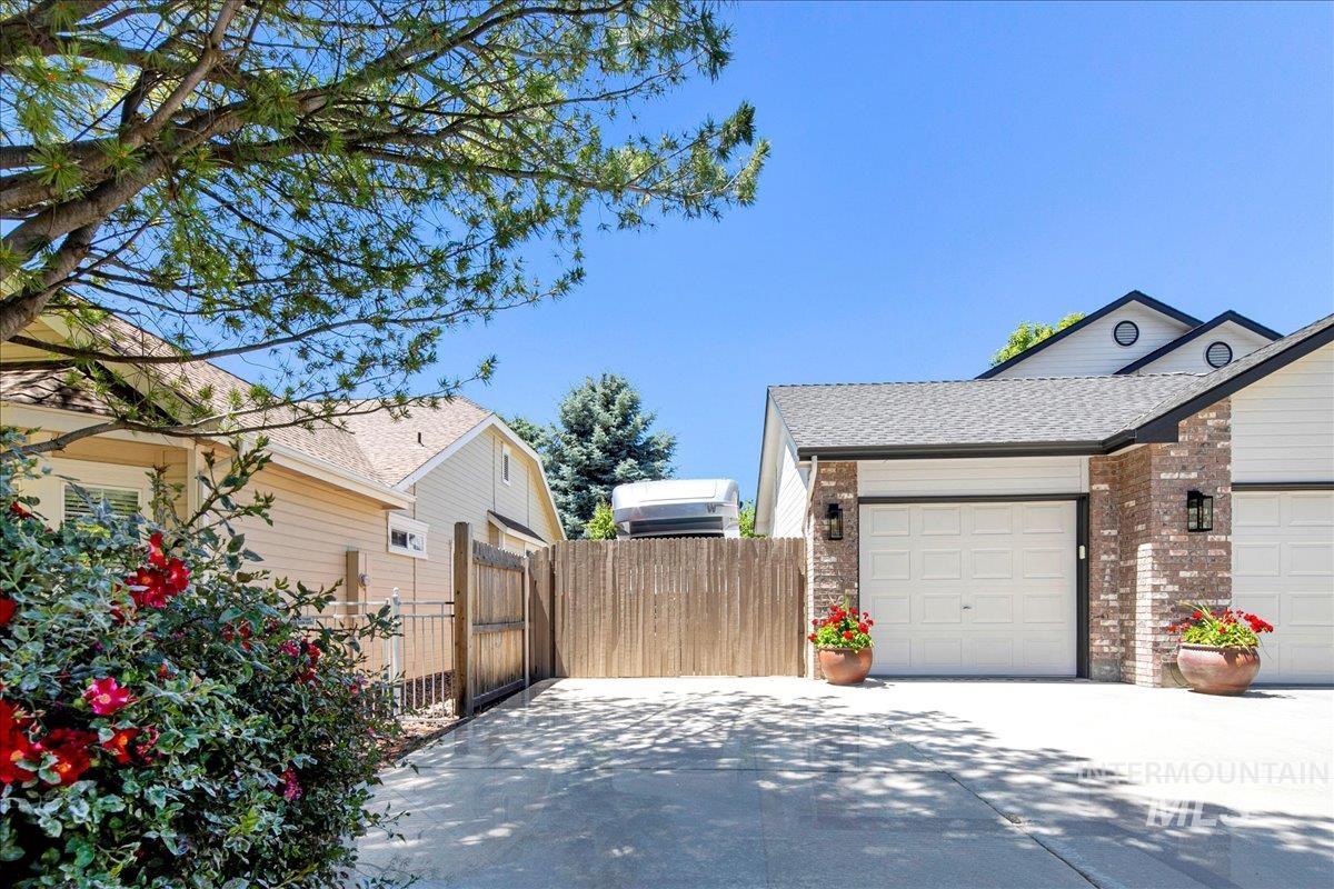 1049 N Purple Sage Way