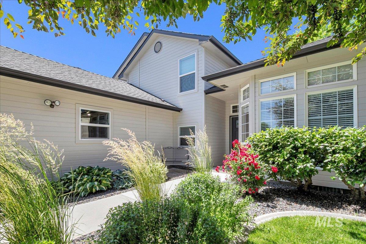 1049 N Purple Sage Way