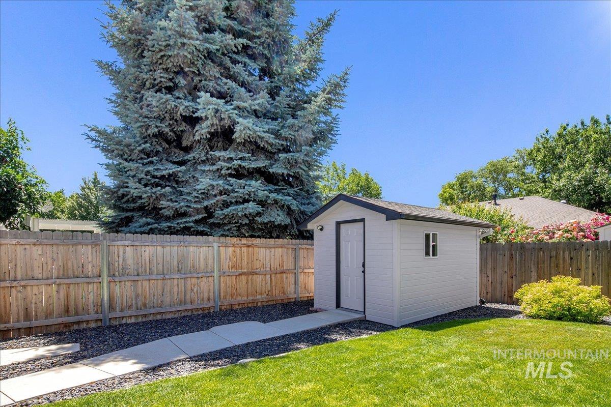 1049 N Purple Sage Way