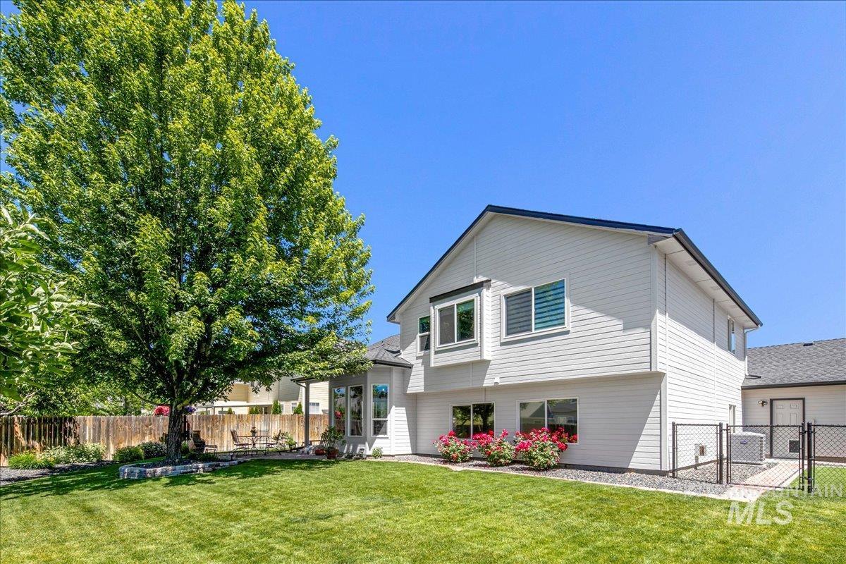 1049 N Purple Sage Way