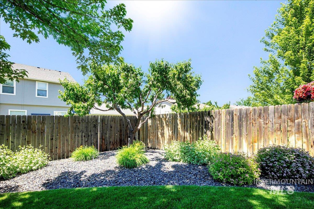 1049 N Purple Sage Way