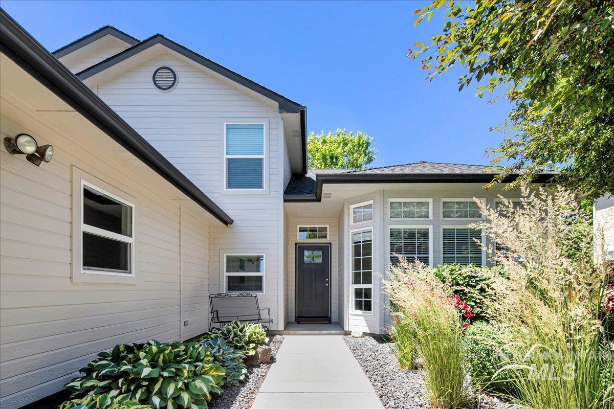 1049 N Purple Sage Way