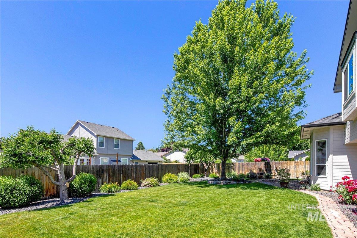 1049 N Purple Sage Way