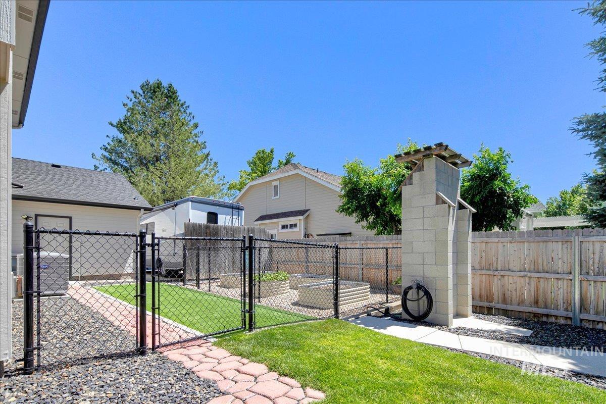 1049 N Purple Sage Way