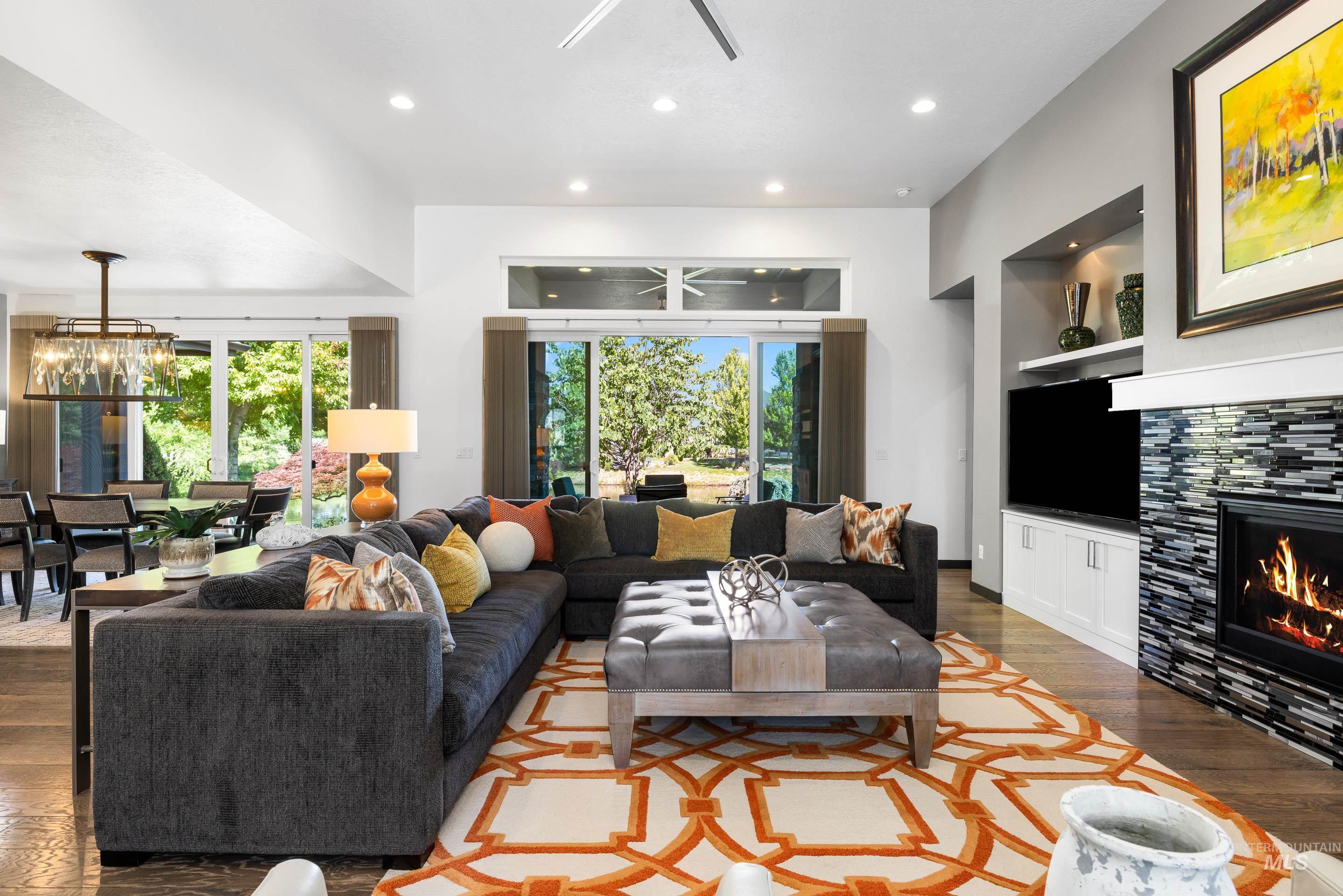 786 S Lone Hollow Way