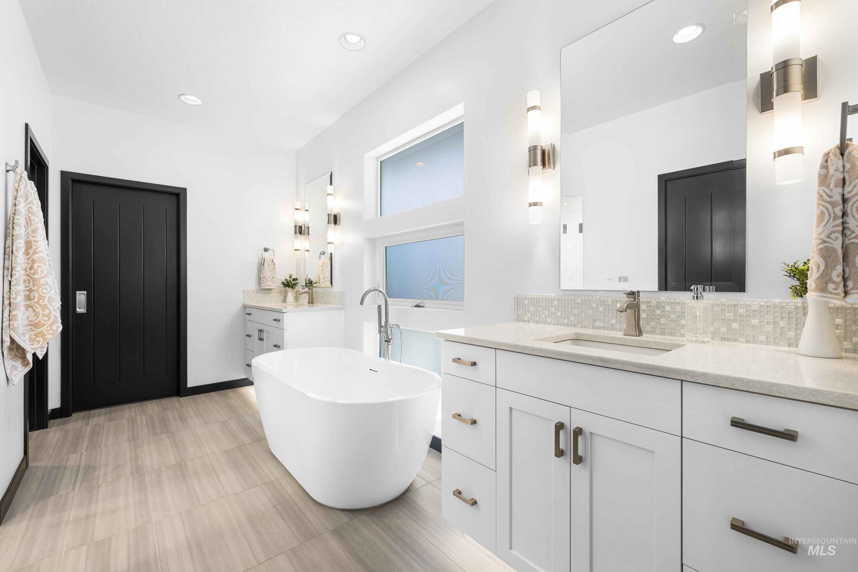 786 S Lone Hollow Way