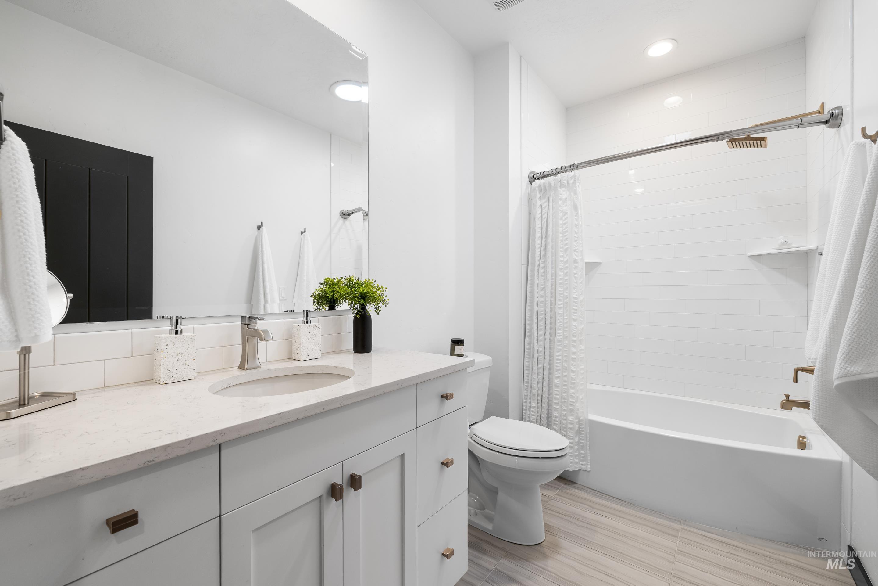 786 S Lone Hollow Way