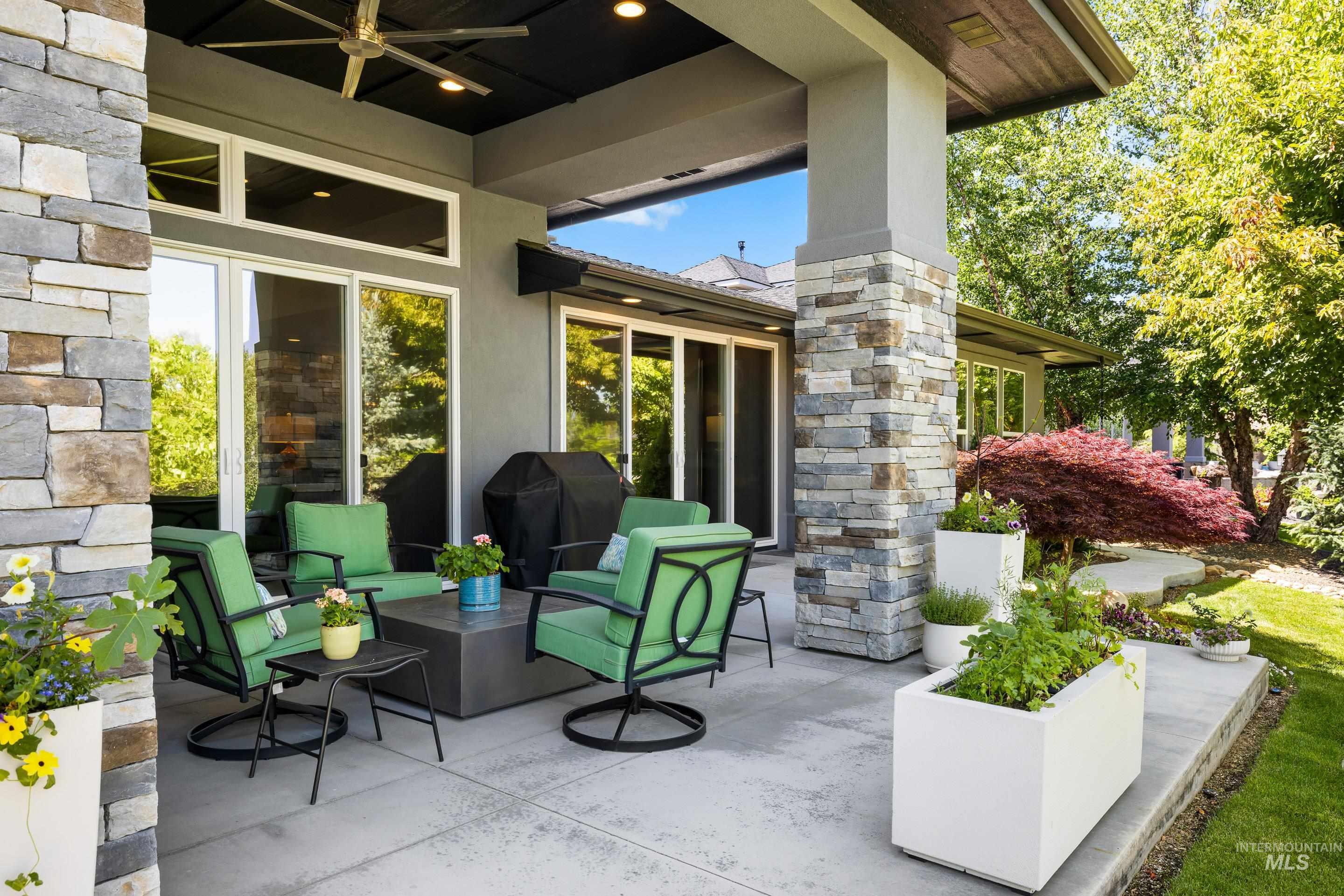 786 S Lone Hollow Way