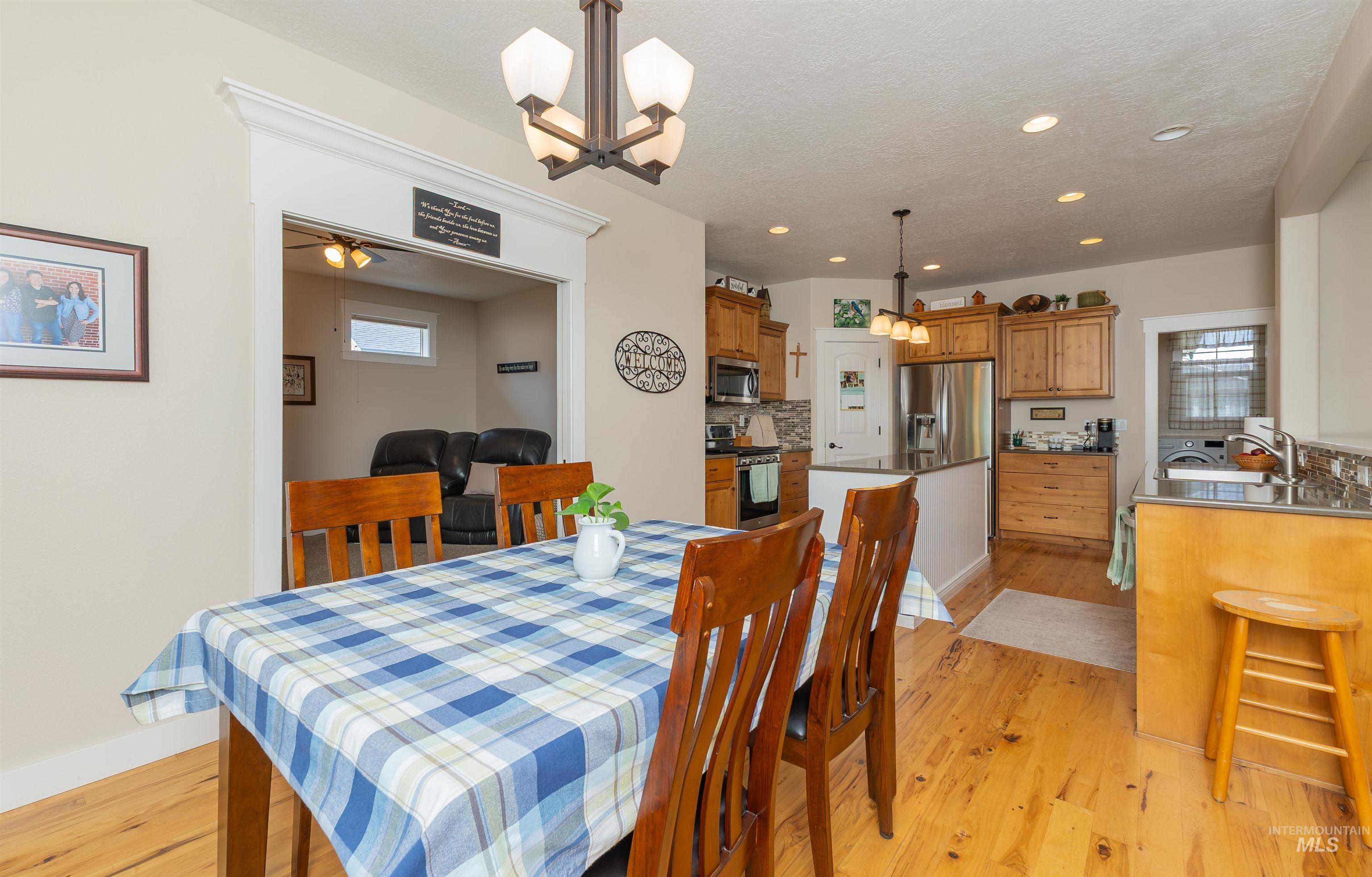 818 W Dallan Woods Way