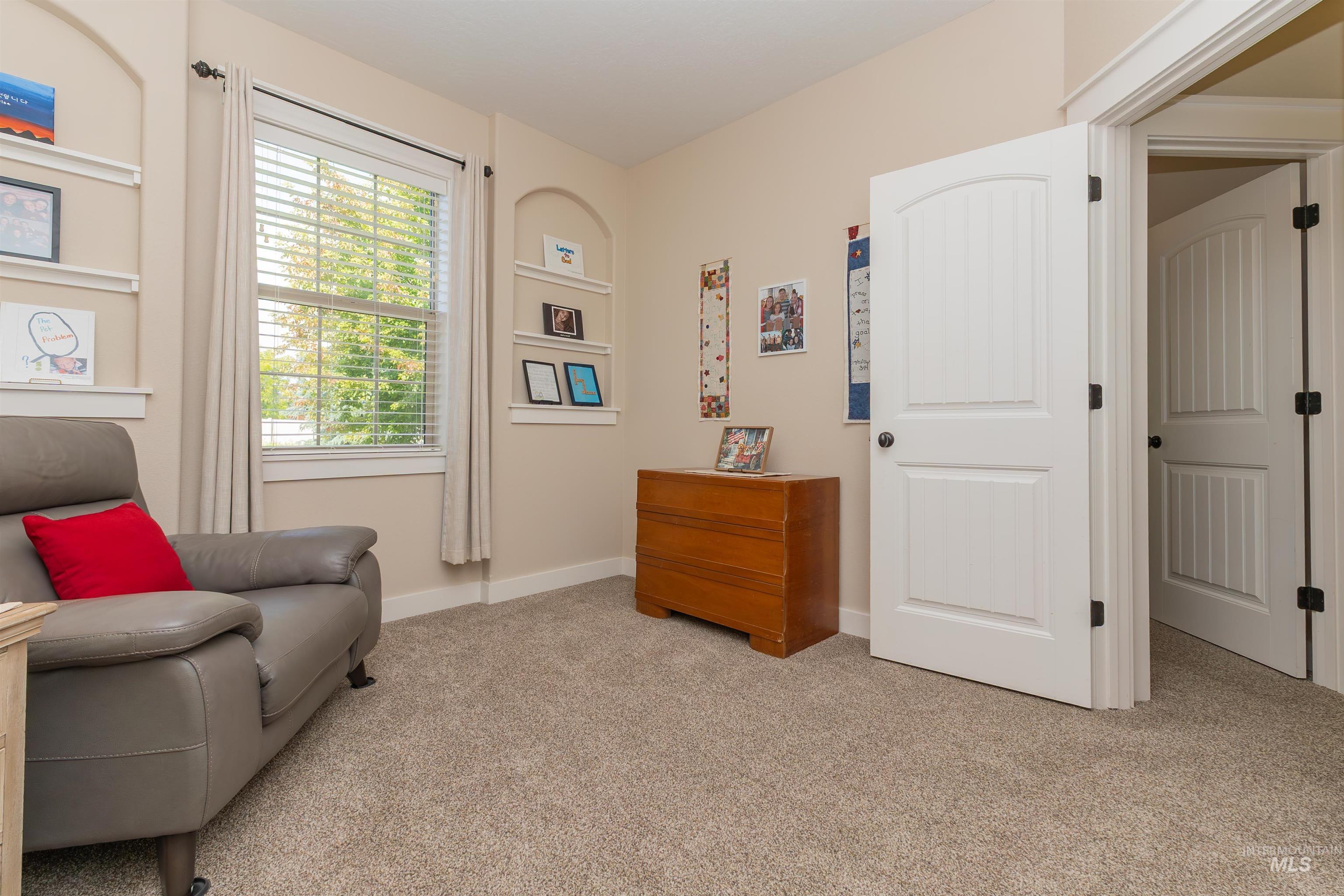 818 W Dallan Woods Way