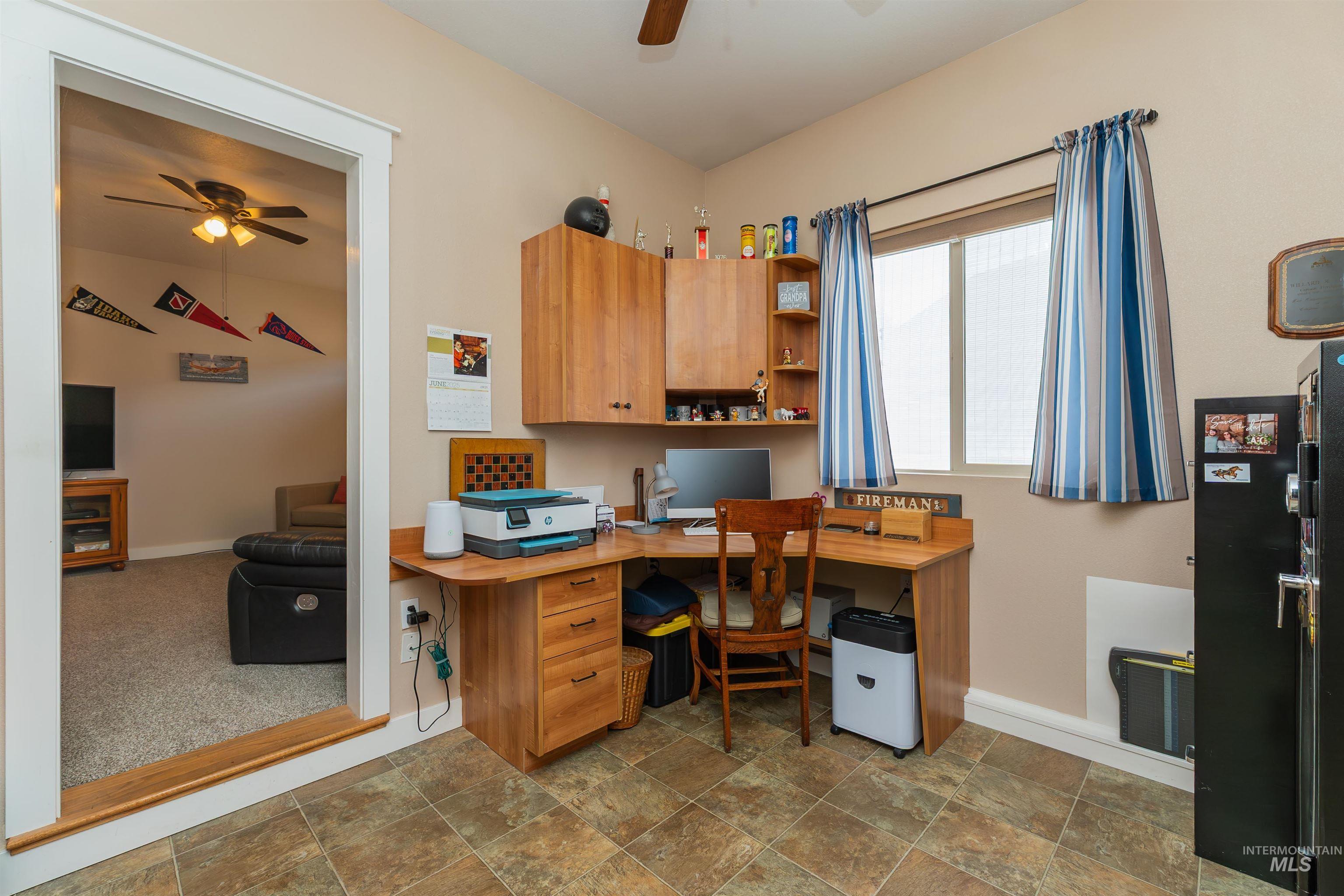 818 W Dallan Woods Way