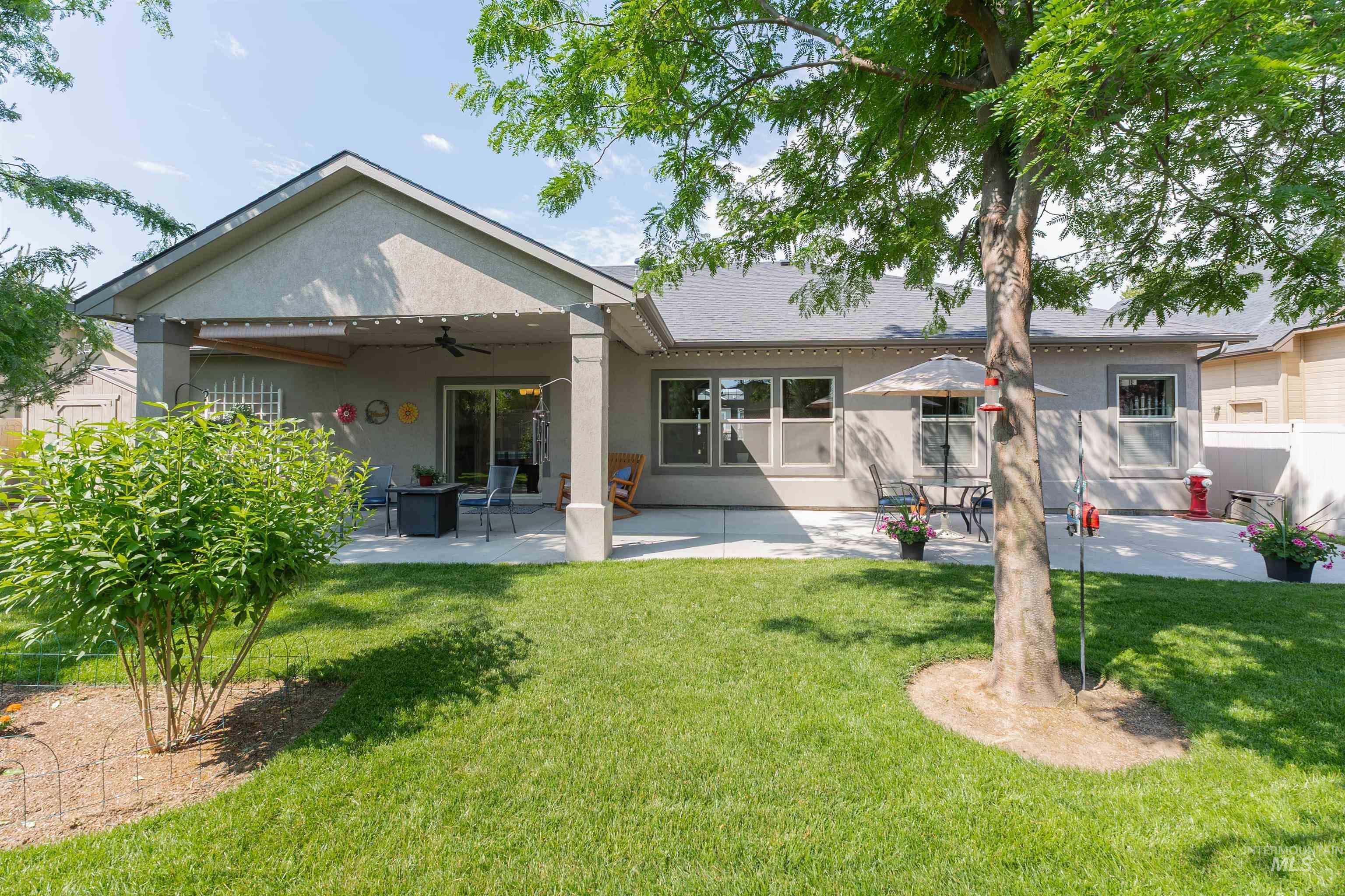 818 W Dallan Woods Way